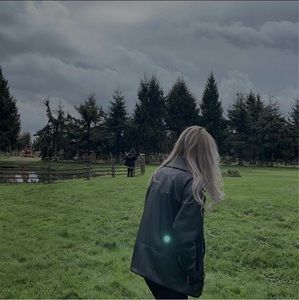 Meet your Posher, Hoàng